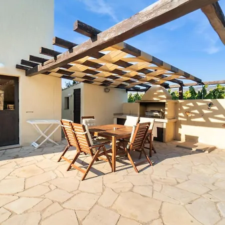 Camelot By Ezoria Βίλα