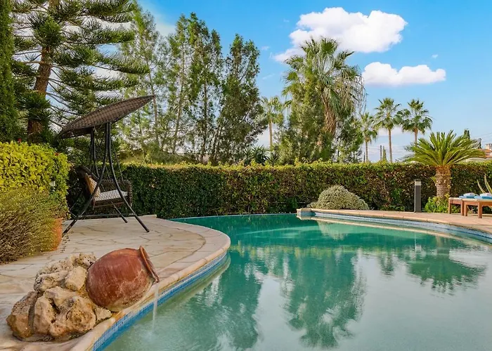 Villa Camelot By Ezoria Coral Bay