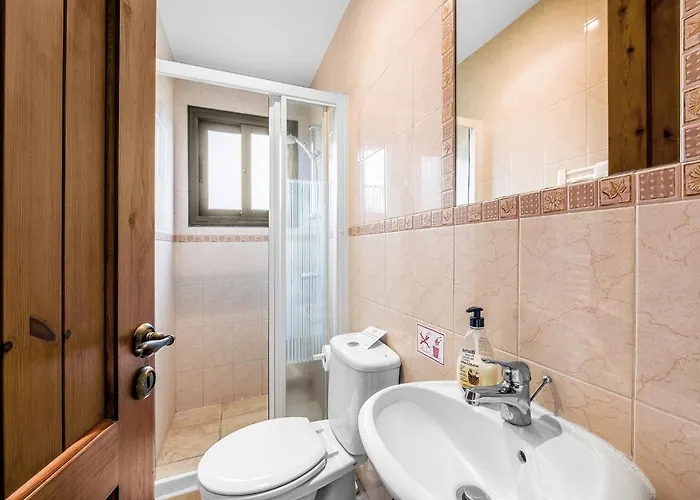 Camelot By Ezoria Villa *