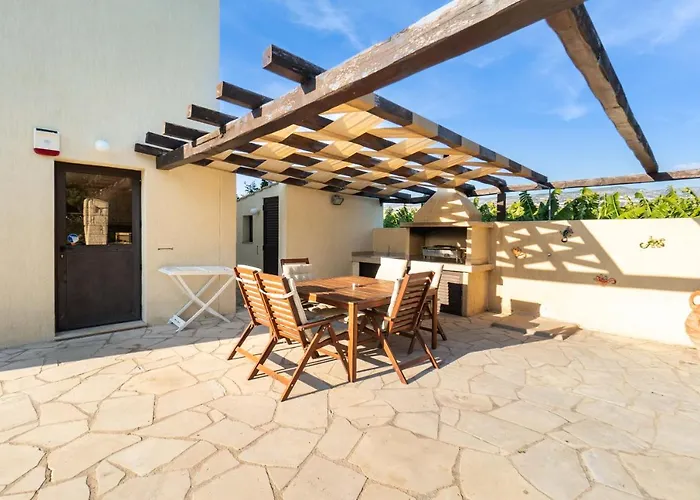 Camelot By Ezoria Villa